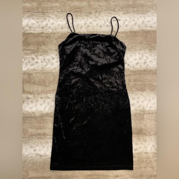 NWT💗ELODIE Strappy Back Crushed Velvet Mini Dress Size XS - Picture 3 of 10